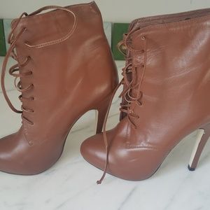 Kathryn amberleigh brown ankle boots, size 6.5